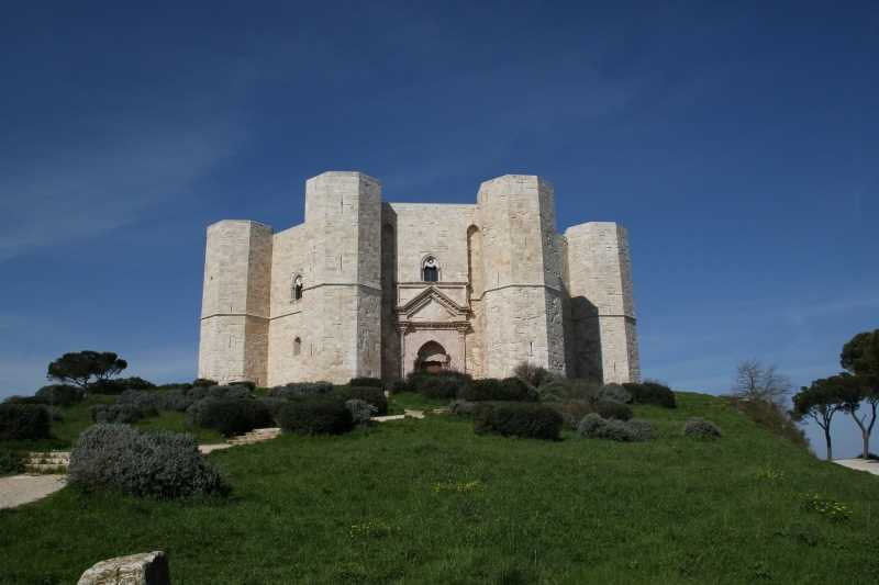 5E_ PUGLIA December 2015 BARLETTA - ANDRIA - TRANI (BAT) Barletta Andria Trani (BT) è una nuova provincia, istituita nel 2004. Barletta si trova sulla costa adriatica, presso la foce dell Ofanto.