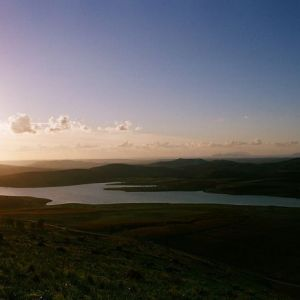 Segesta Giorno 1 Per raggiungere Segesta bisogna seguire la provinciale per circa 16 km, che ci conduce direttamente nell'area archeologica con i templi segestani.