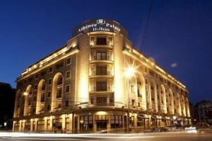 Athenee Palace Hilton Bucharest 5* Athenee Palace Hilton è situato nel centro di Bucarest, a 200 de metri dell Ateneo Romeno.
