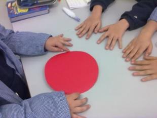 FASE 1: LAVORO DI GRUPPO Formazione dei gruppi: L insegnante divide la classe in piccoli gruppi in modo che questi siano equilibrati dal punto di vista del rendimento.