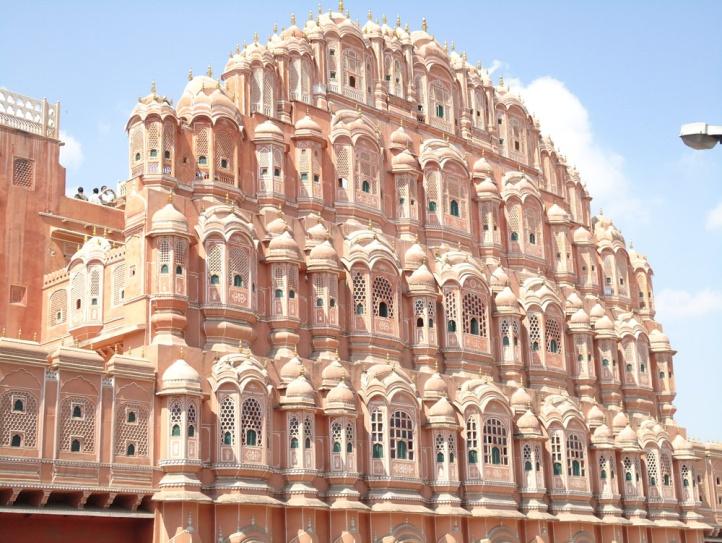 5 GIORNO: JAIPUR 4 GIORNO: AGRA-FATEHPUR SIKRI JAIPUR Domenica 30 Dicembre Prima colazione. Partenza da Agra per Fatehpur Sikri (Km.