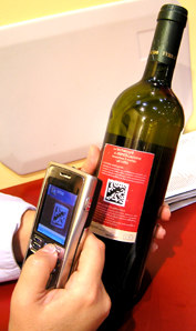 Etichette nel settore agroalimentare La Fondazione Torino Wireless, unitamente alla CCIAA di Torino, nell ambito del progetto E- Wine, ha sviluppato alcune tipologie di etichette intelligenti, basate