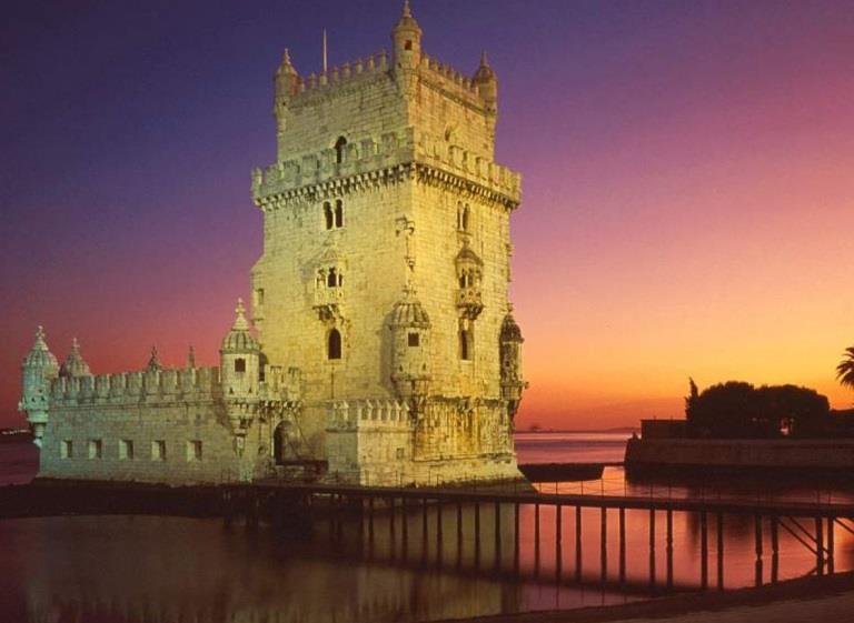 Tour Portogallo Ritratto in Breve Nell angolo più occidentale dell Europa, il Portogallo è un Paese che affascina per il carattere genuino della gente, per i paesaggi surreali, la luce delle nuvole