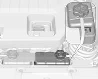 Cura del veicolo 163 Controllare per verificare se il liquido refrigerante è visibile nel relativo serbatoio della batteria ad alta tensione.