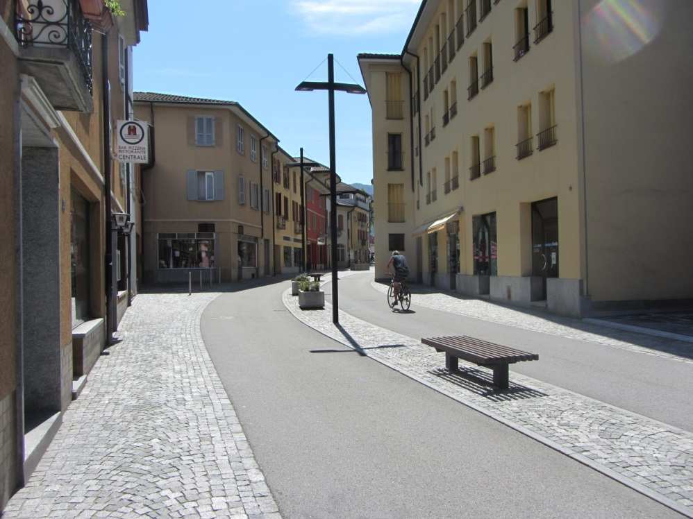 Felici in bici, come a Giubiasco! Autore Pro Velo Ticino CH-6500 Bellinzona Posta elettronica: info@proveloticino.
