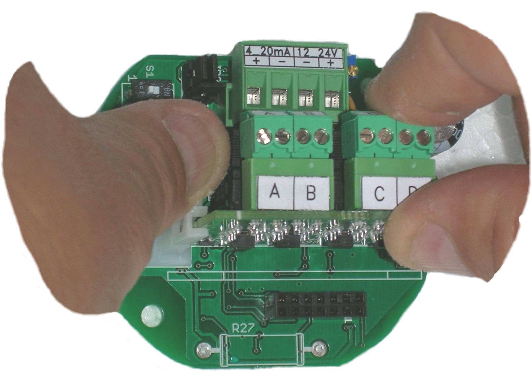 Installazione meccanica della scheda opzionale a relè Sulla scheda elettronica di base è possibile inserire, in un apposito connettore denominato CN3, una scheda con a bordo n.