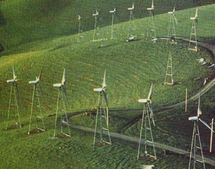 aumentare la quantità di energia, le turbine eoliche spesso sono collegate insieme a formare delle vere e proprie centrali eoliche.