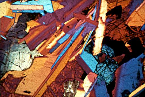 Come si studiano le rocce al In sezione sottile microscopio?