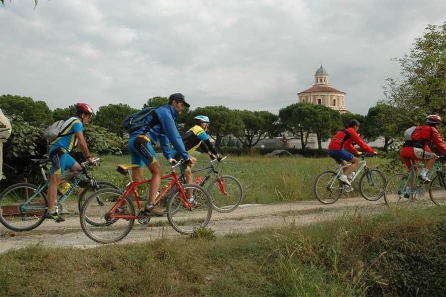 Tappa PI03 Da Viverone a Santhià La Via Francigena Partenza: Viverone, chiesa di San Rocco Arrivo: Santhià, Collegiata Lunghezza Totale (): 16.