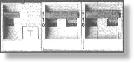 Interruttori differenziali 33 L interruttore differenziale si riconosce facilmente per la presenza di un pulsante contrassegnato con la lettera T.
