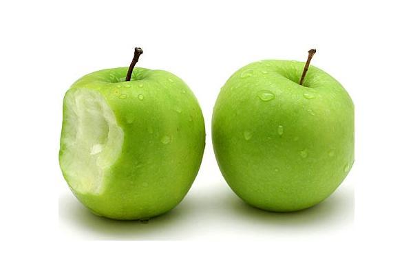 L acido malico L acido malico si riscontra in tutti gli organismi viventi. Esso è particolarmente abbondante nelle mele.