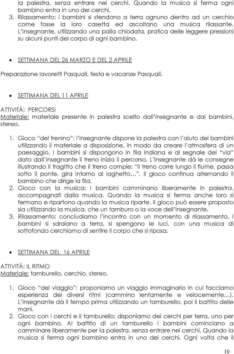 L insegnante, utilizzando una palla chiodata, pratica delle leggere pressioni su alcuni punti del corpo di ogni bambino.