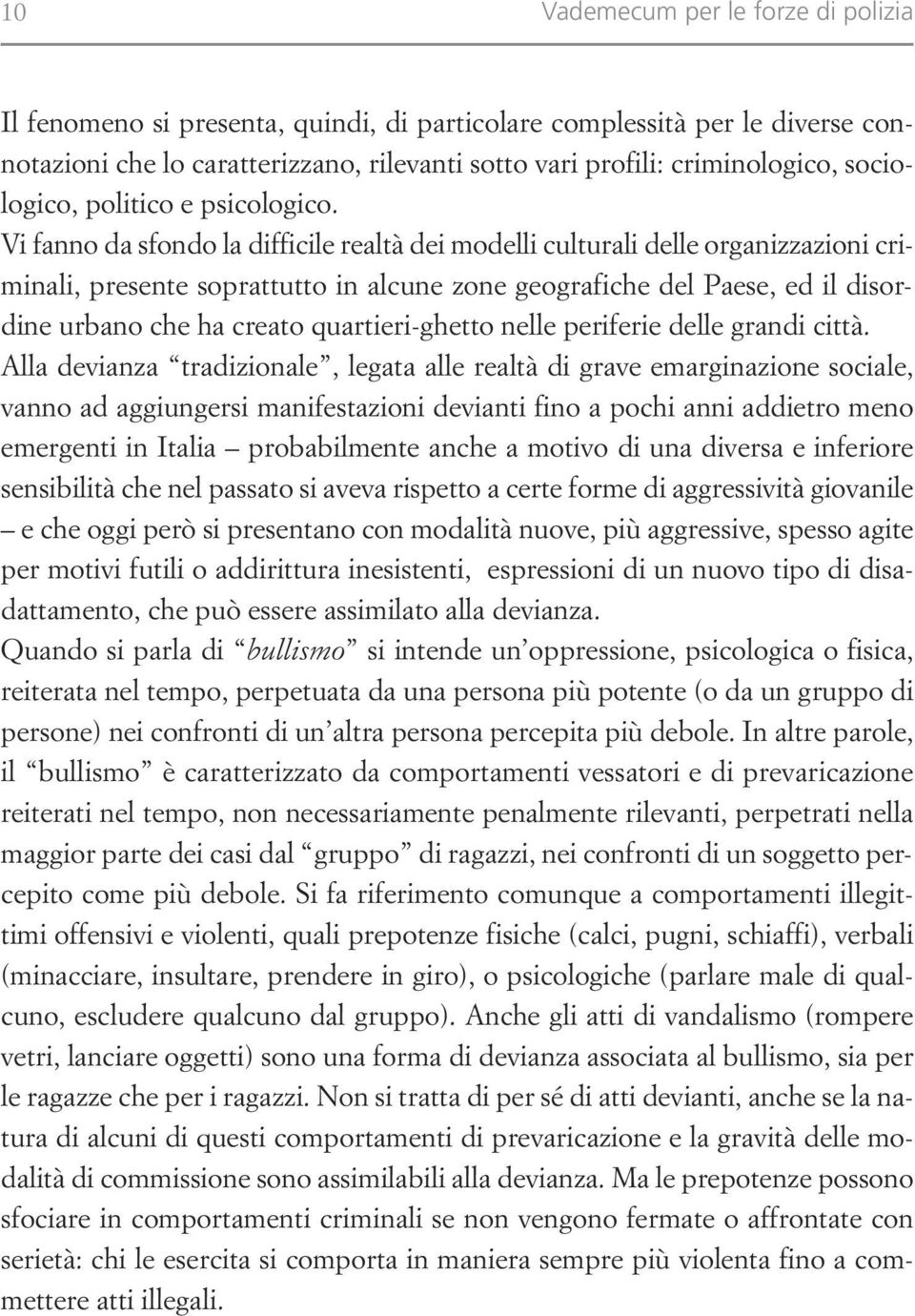 Vi fanno da sfondo la difficile realtà dei modelli culturali delle organizzazioni criminali, presente soprattutto in alcune zone geografiche del Paese, ed il disordine urbano che ha creato