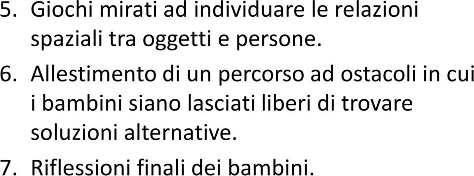 Allestimento di un percorso ad ostacoli in cui i bambini