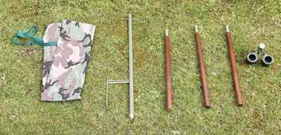 POSATOIO DA CAMPO ART. 400 Kit composto da sacca con stoffa antistrappo camouflage, puntali in ferro altezza 80 cm con rinforzo laterale per agevolare il fissaggio a terra.