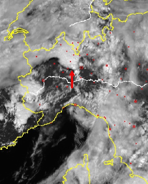 Figura 4: Immagini da satellite (canale visibile MSG - Eumetsat), elaborate dal CGP, che illustrano i due sistemi