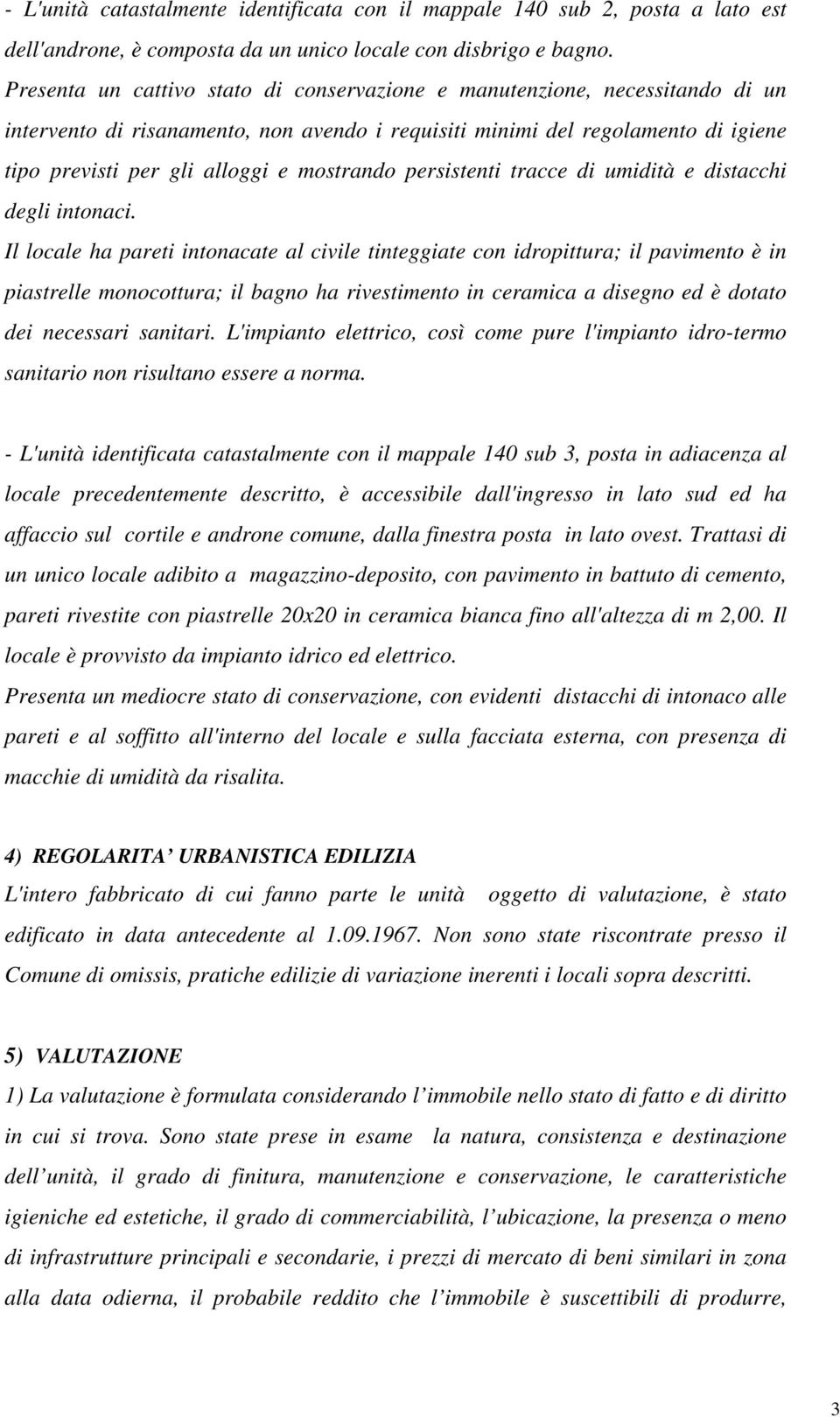 mostrando persistenti tracce di umidità e distacchi degli intonaci.