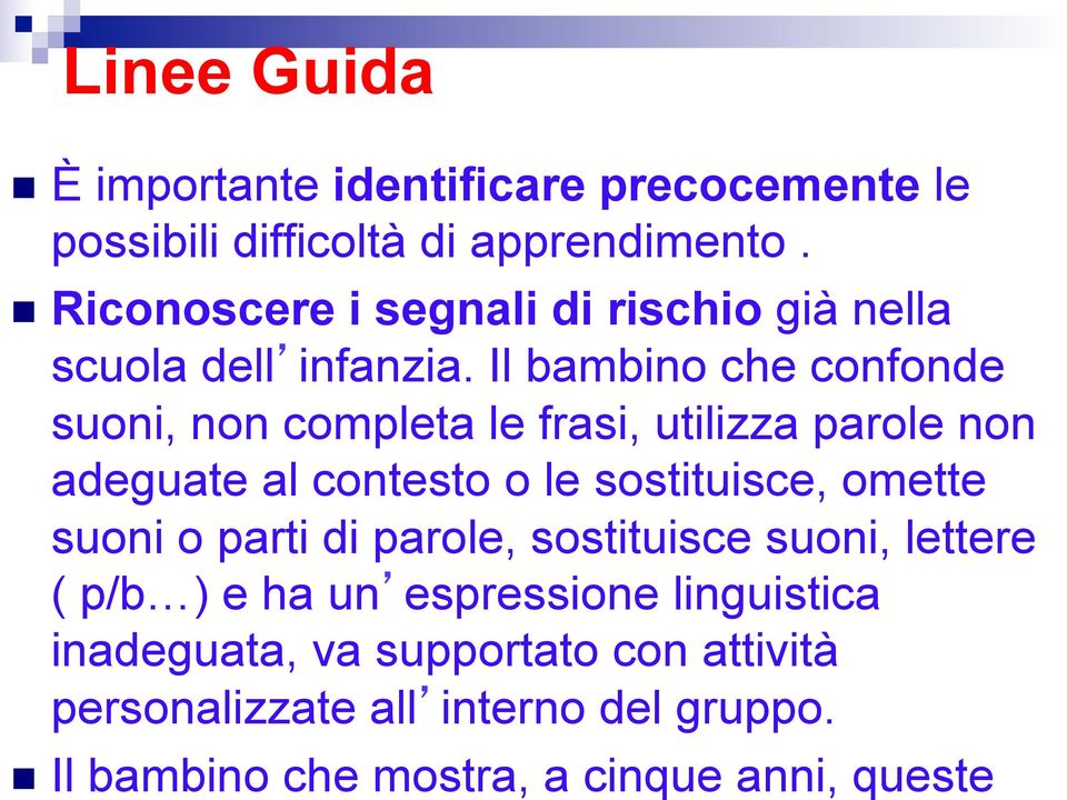 Il bambino che confonde suoni, non completa le frasi, utilizza parole non adeguate al contesto o le sostituisce, omette