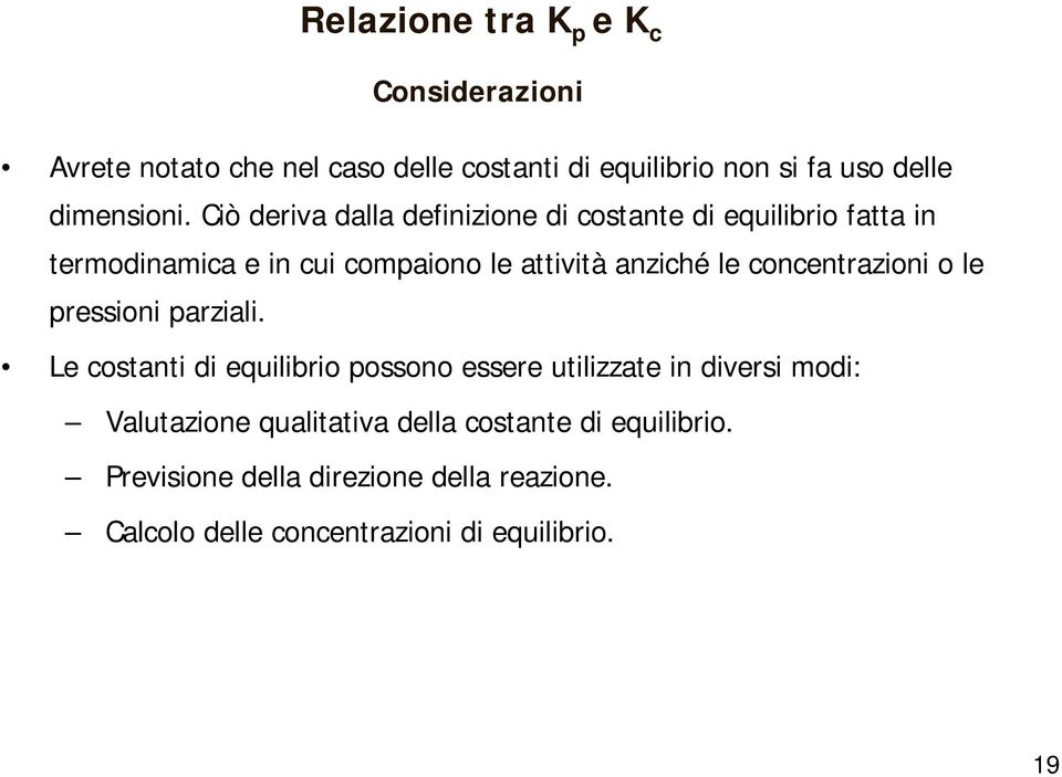 Ciò deriva dalla definizione di costante di equilibrio fatta in termodinamica e in cui compaiono le attività anziché le