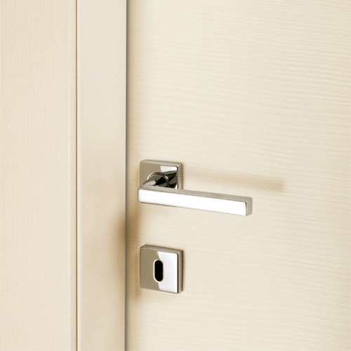 LAMINATO ALL INIZIO PORTE