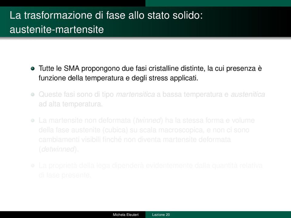 La martensite non deformata (twinned) ha la stessa forma e volume della fase austenite (cubica) su scala macroscopica, e non ci sono cambiamenti