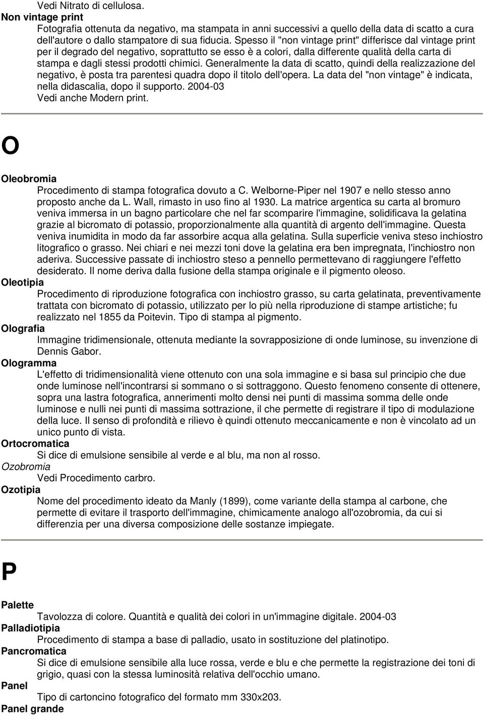 Generalmente la data di scatto, quindi della realizzazione del negativo, è posta tra parentesi quadra dopo il titolo dell'opera.