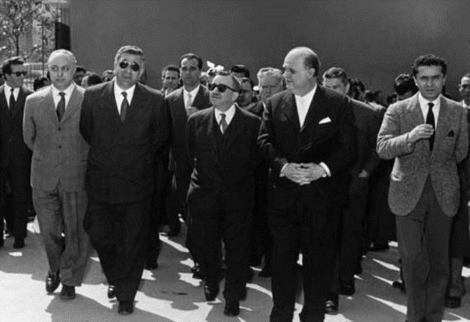 Immagini dallo stabilimento di Pozzuoli, 23 aprile 1955 13 «La fabbrica fu concepita alla misura dell uomo
