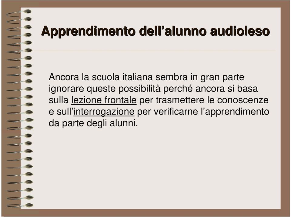 basa sulla lezione frontale per trasmettere le conoscenze e sull