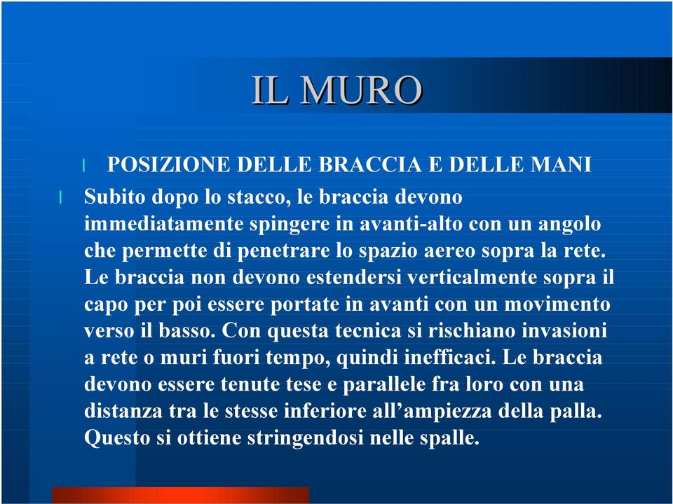 Le braccia non devono estendersi verticalmente sopra il capo per poi essere portate in avanti con un movimento verso il basso.