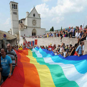 che sale da ogni parte del mondo e per dire basta a tutte le guerre. la Marcia per la pace Perugia-Assisi è organizzata dal Comitato Promotore Marcia Perugia-Assisi.