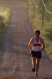 Fartlek ondulato La parte centrale consiste nel correre 45-60 su terreno ondulato (salite e discese non molto lunghe) possibilmente in circuito; i tratti in salita (o quelli in discesa) andrebbero