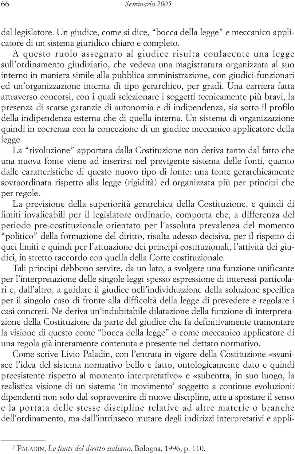 con giudici-funzionari ed un organizzazione interna di tipo gerarchico, per gradi.