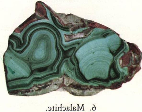Carbonati basici: Malachite e Azzurrite 6)di colore verde smeraldo con lucentezza vitrea.