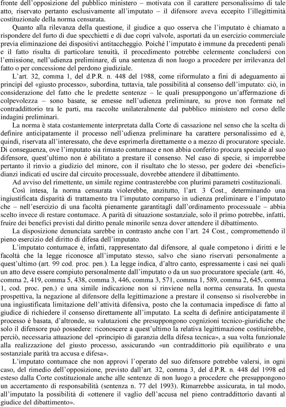 Quanto alla rilevanza della questione, il giudice a quo osserva che l imputato è chiamato a rispondere del furto di due specchietti e di due copri valvole, asportati da un esercizio commerciale