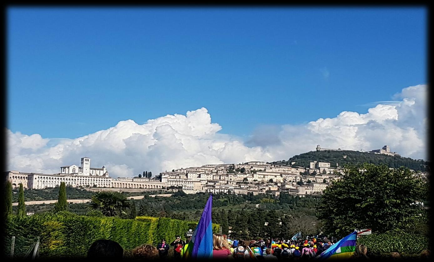 La città di Assisi è situata sul versante nord-occidentale del monte Subasio, in posizione