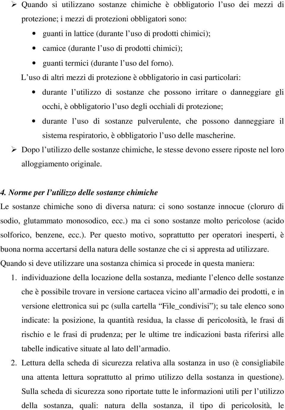 L uso di altri mezzi di protezione è obbligatorio in casi particolari: durante l utilizzo di sostanze che possono irritare o danneggiare gli occhi, è obbligatorio l uso degli occhiali di protezione;