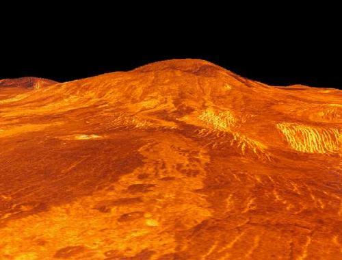 Sezione del pianeta, si nota quanto spessa sia l atmosfera Sono presenti solo pochi grandi crateri sulla superficie di Venere; Inoltre gira in senso inverso rispetto agli altri