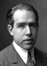 Meccanica quantistica De Broglie Bohr dualismo onda-particella : una particella con quantità di moto p e energia E può avere comportamento