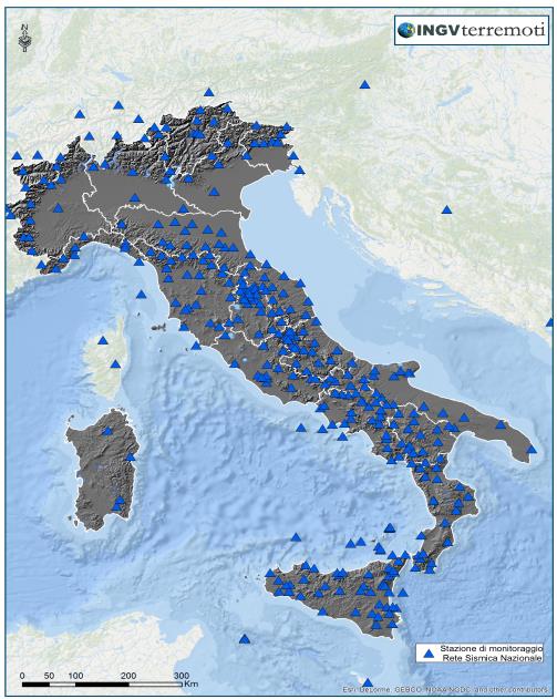 La sorveglianza sismica viene effettuata nella sala di monitoraggio dell INGV da personale esperto che analizza in tempo reale le migliaia di terremoti che avvengono in Italia ogni anno.