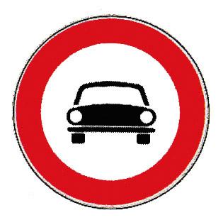 Transito vietato a tutti gli autoveicoli Circolazione vietata a tutti i veicoli a