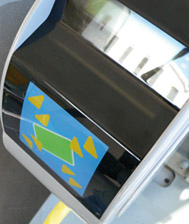 Tecnologia a supporto della qualità: la bigliettazione elettronica Sistema di bordo Sui bus sono installate le obliteratrici contactless magnetiche collegate al computer di bordo.