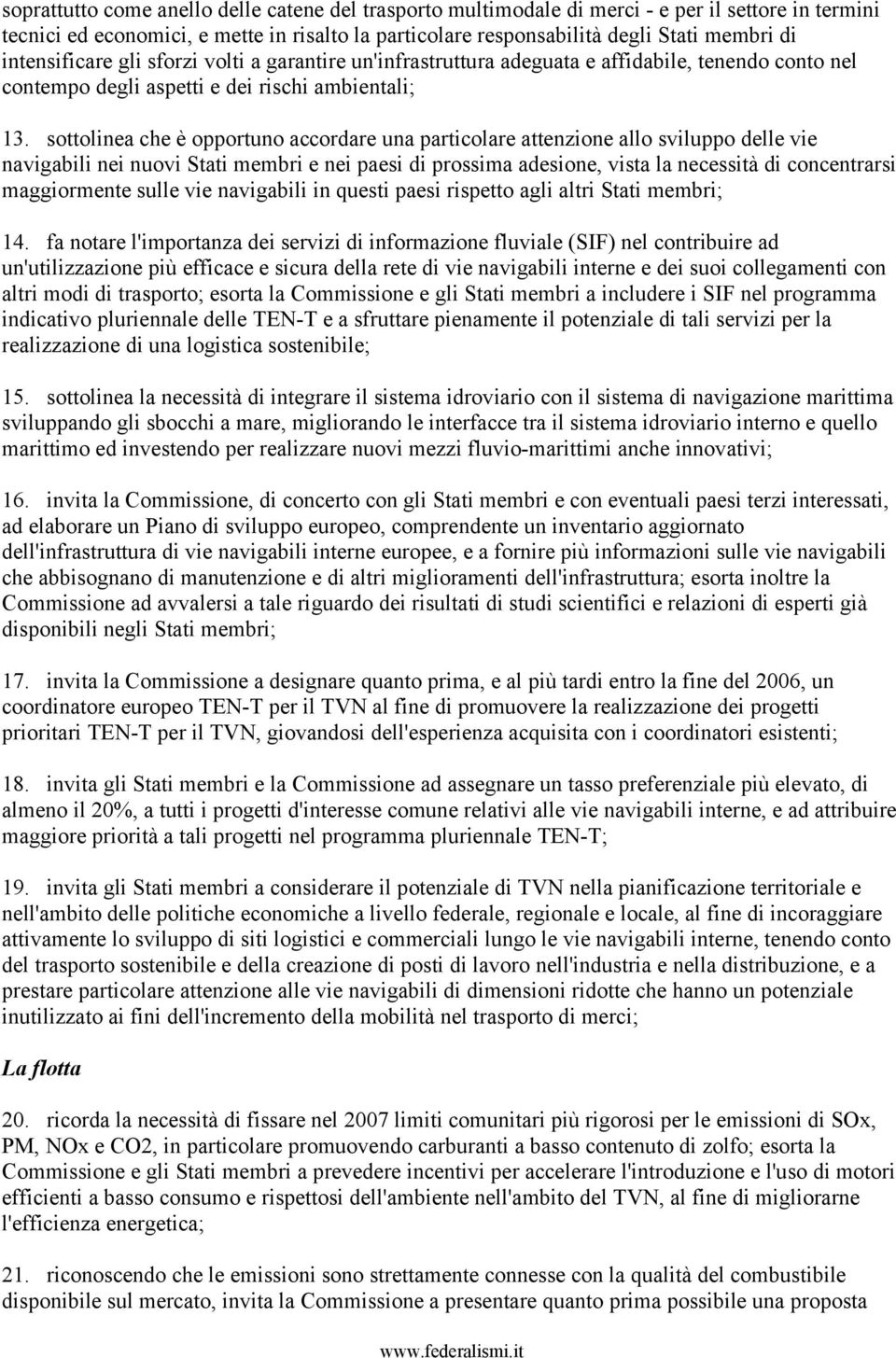 sottolinea che è opportuno accordare una particolare attenzione allo sviluppo delle vie navigabili nei nuovi Stati membri e nei paesi di prossima adesione, vista la necessità di concentrarsi