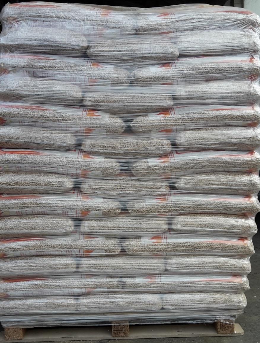 PELLET SPLIT PLUS CERTIFICATO FSC Pellet 100% abete confezionato in sacchi da 15 kg potere calorifico 4800 kcal/kg diametro 6 mm provenienza