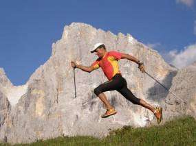 I tre livelli del Nordic Walking È possibile suddividere le persone in tre gruppi basandosi sulle loro abilità naturali, prendendo in considerazione la loro attività fisica e le abitudini quotidiane: