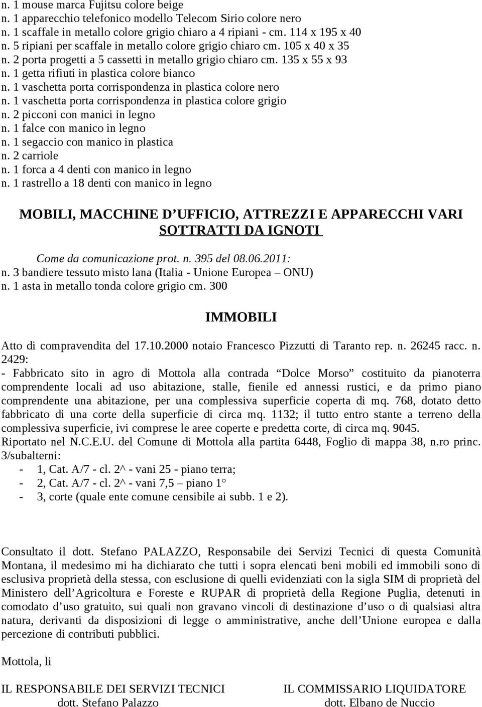 1 vaschetta porta corrispondenza in plastica colore nero n. 1 vaschetta porta corrispondenza in plastica colore grigio n. 2 picconi con manici in legno n. 1 falce con manico in legno n.