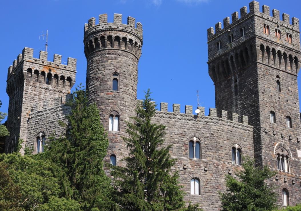 Questa due giorni così intensa si conclude a Torre Alfina, piccolo paese di circa 400 abitanti, anch esso riconosciuto a pieno merito tra i Borghi più belli d Italia e famoso per i suoi squisiti