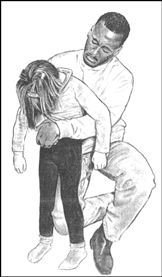 Manovra di Heimlich Porsi alle spalle del bambino Abbracciare il bambino