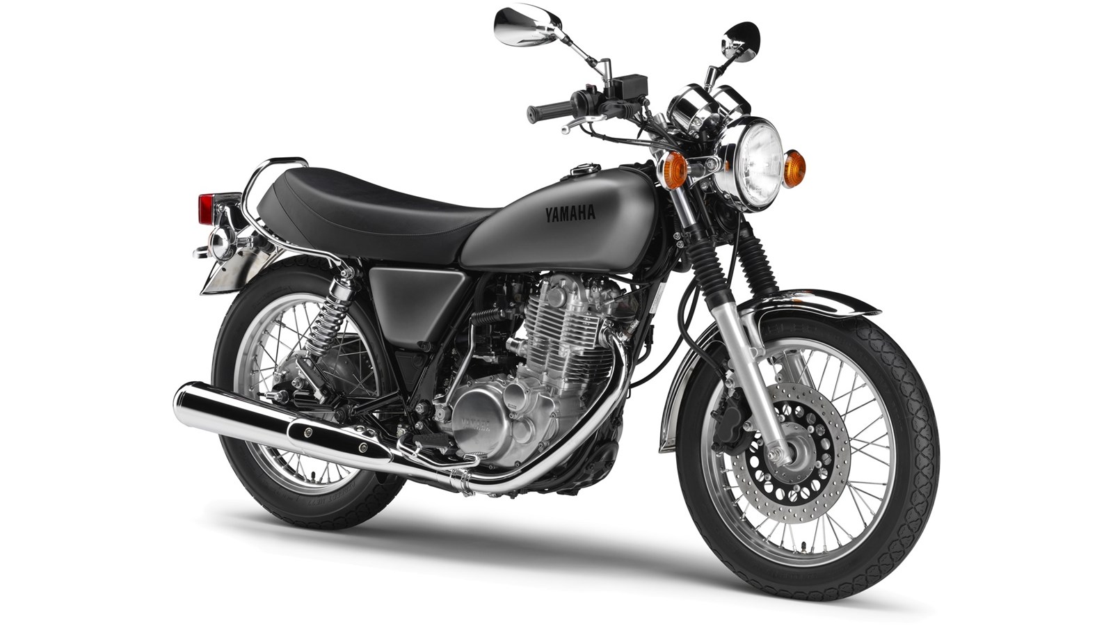 Stile "retrò" e tecnologia collaudata Yamaha SR400 ha superato la prova del tempo come nessun'altra moto. E' un modello che rappresenta il lato migliore del motociclismo.