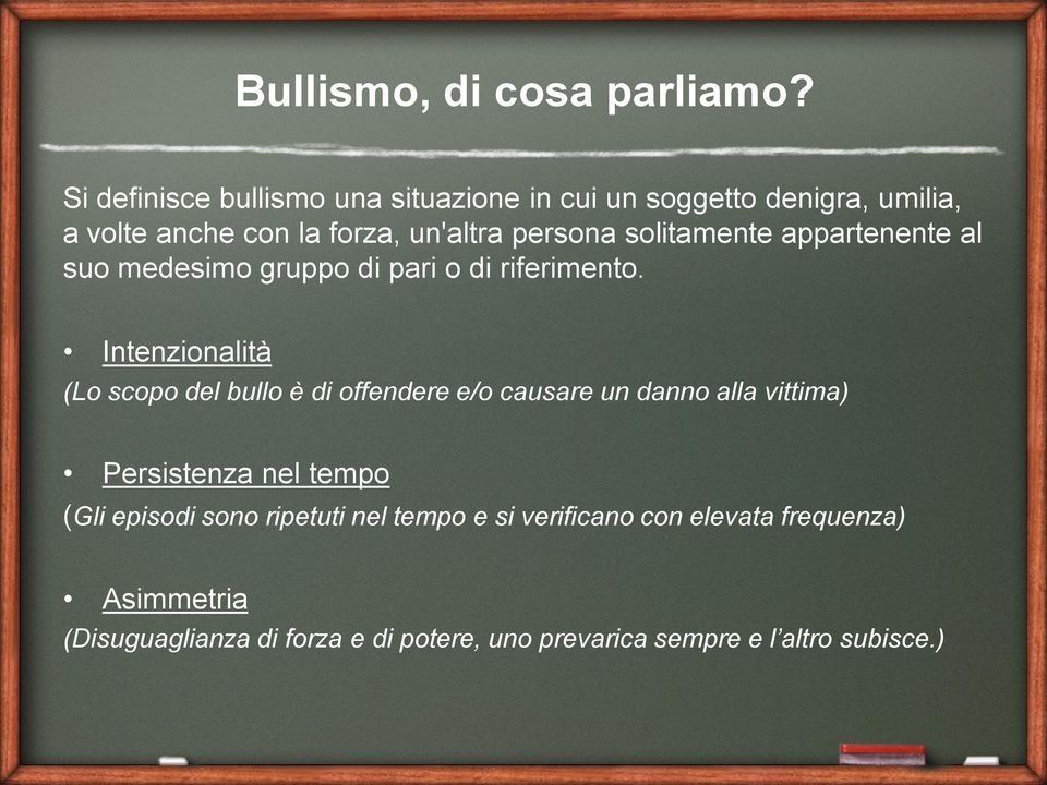 solitamente appartenente al suo medesimo gruppo di pari o di riferimento.