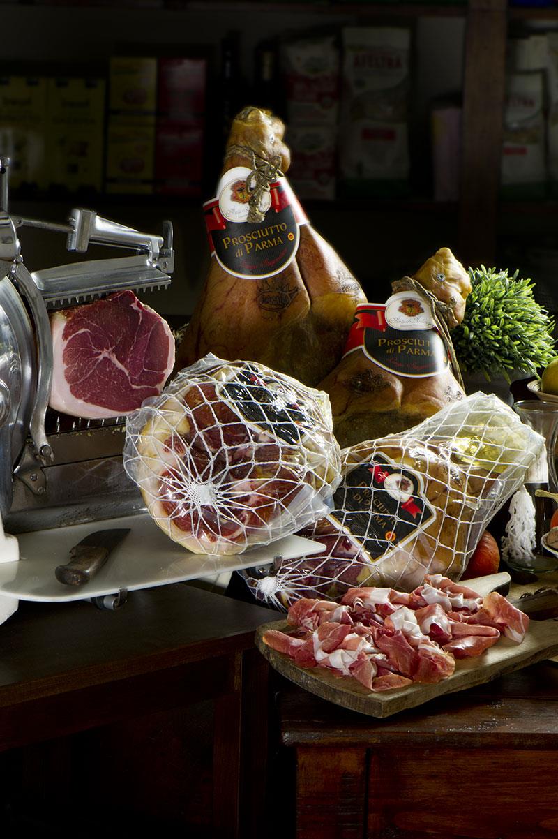 Prosciutto di Parma D.O.P. Si fa presto a dire Prosciutto di Parma, quello con la corona, ma la Corona Ducale, il Consorzio l assegna a tutti quelli che aderiscono al Consorzio stesso, grandi o